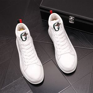 Stijl 8603 European Spring Fashion White Flat Men Boots Classic Bee Borduurwerk trouwschoenen Comfort Casual Sneakers B118