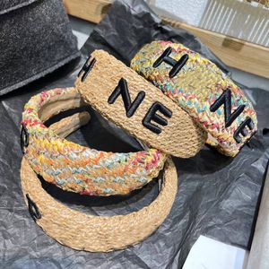 Stijlen Nieuwe Designer Wool Knitting Hoofdbanden Beroemde vrouwen Brand Letter Afdrukken Borduurwerk Brede Hairbands Hoofdtands Hoofdwraak Summer Outdoors Fabric Headwar