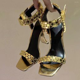 Styles Mujeres Sandalias Gold de reloj Reloj Gold Straps Strange Metal Tisos Altos zapatos de vestir de verano