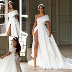 Élégant une ligne robes de mariée perlées une épaule cou appliqué côté fendu robes de mariée balayage Train robe de mari￩e