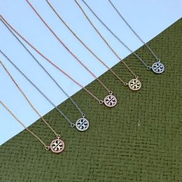 Stijlvol en eenvoudig woon-werkverkeer met koude Feng Shui-diamant ingelegd met holle ronde metalen ketting met Engelse letters