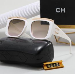 Les lunettes de soleil élégantes de Chaneliy Sunglasses Bagley sont disponibles pour les hommes et les femmes lisent la bibliothèque des livres de temple capture un meilleur look de la semaine de camarade de classe