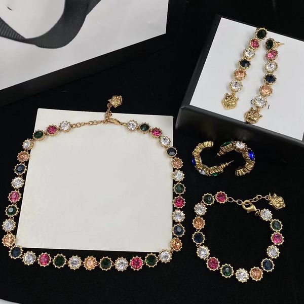 Bracelete de créateurs élégants et collier Boucles d'oreilles pour hommes Femmes de luxe Bijoux Set Bracelet Designers Colliers Gemstone Mariage