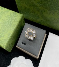 Élégant designer diamant lettre d'anneau dames exquise alphabet cristal anniversaire date de fête bijoux de bijoux anello avec 6277941