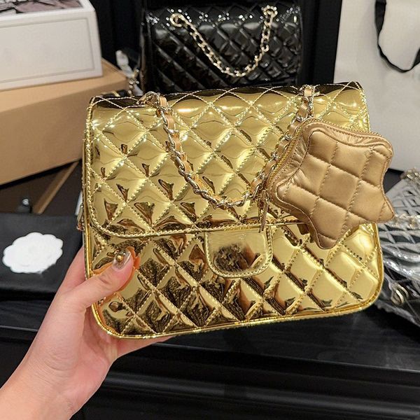 Bolso de noche de diseño elegante, mochila de charol dorado brillante, bolso de cadena con entramado de diamantes y correa ancha ajustable, bolso de mano de lujo