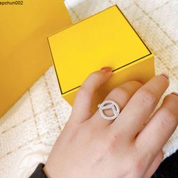 Stijlvolle diamanten ringen ontwerper voor vrouwen luxe sieraden zilver f Womens gouden ring liefde Bague sprankelende bruiloft verlovingsgeschenken Finger Sizer 3pp1