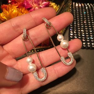 Boucles d'oreilles élégantes en forme de diamant et de perles en zircone pour filles et étudiantes, créateurs de mode de luxe, boucles d'oreilles géométriques pour femmes, cadeaux en argent s925