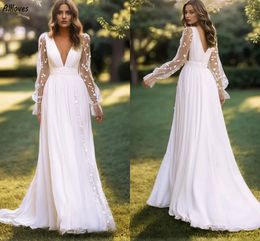 Élégant dentelle florale une ligne robes de mariée sexy profonde V cou de couche plissée Boho Robes nuptiales avec des manches longues à manches longues