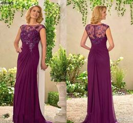 Elegante uva Vestidos para madre de la novia Mangas casquillo Elegante apliques de encaje Plisado Mujer Ocasiones especiales Vestidos de noche Hasta el suelo Vestido de invitados de boda CL2812