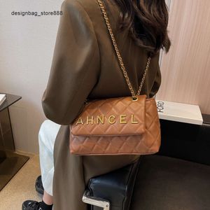 Sacs à main élégants des meilleurs designers Texture Sac pour femme Nouveau fil brodé Lingge Petite chaîne de parfum Épaule unique sous les bras Simple et polyvalent Grande tendance