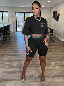 Élégant lettre de fitness imprimé 2 pièces Set Femmes Crop top à manches courtes et shorts 2024 Summer Casual Tracksuits en vrac