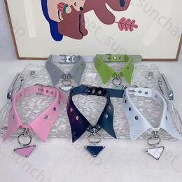 Stijlvolle lederen halsband voor huisdieren Verstelbare honden Streetstyle strikkraag Fashion Out halsband Haarloze kat Schnauzer Corgi