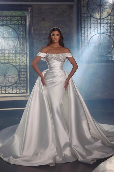 Robe de mariée élégante de sirène de l'épaule sans manches en satin Longueur de plancher détachable