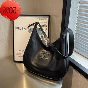 Bolso de hombro con estilo para las axilas de las mujeres de alta capacidad 2023 Nueva coreana Commuter Versátil Moda Hombro noche embragues bolsos diseñadores