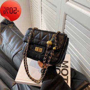 Elegante bolso de hombro para mujer Hilo de bordar en vivo Pequeño 2023 Nueva celebridad Cadena Crossbody Fragante y versátil Cuadrado noche embragues bolsos diseñadores