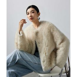 Manteau élégant en cuir toscan mince et intégré pour femme, avec col rond, court en fourrure d'agneau, herbe, hiver 994031
