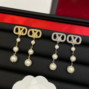 Stijlvolle oorbellen van topkwaliteit koperen damesontwerper Stud witte parels hanger ketting paar oorbellen voor damesarmband