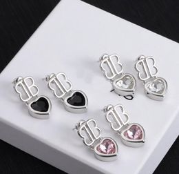 Élégant Sweet Crystal Heart Pendant Jeuche d'oreille Designer Femmes Girls Ins Style Silver plaqué LETTRES D'OREURES ENIR
