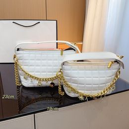 Élégant deux tailles Femmes Hobo Sac à épaule en cuir Diamond Diamant Gold Hardware Badge Luxury Handbag Embrayer Claking Underarm Sac de voyage Sacs d'aéroport Pochette