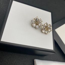 Élégant concepteur de goujons pour femmes et diamant les boucles d'oreilles en or non décontractées Offrez à des amis un cadeau Antaean Stud