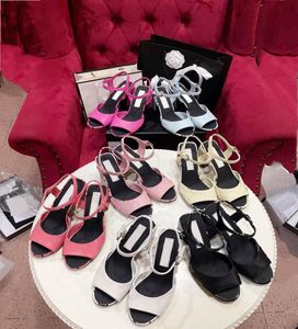 Sandales élégantes Sandales Slippées imprimées en peau d'agneau blanc noir rose rose intérieur sandale sandale d'été de luxe Luxury Fashion Ladies plage 4195627