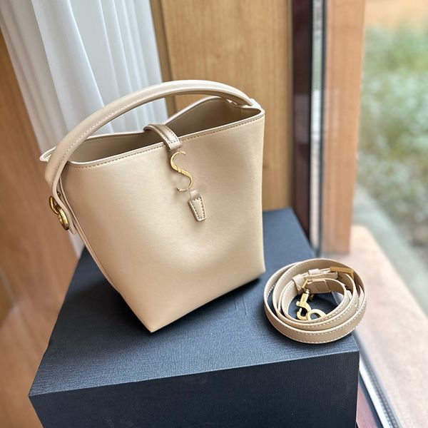 Elegante cubo para mujer 26 cm Piel de becerro Hardware dorado Hebilla de metal Tote Correa de hombro de cuero Bolso cruzado Dulce Princesa Bolsas Maquillaje Sacoche