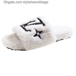 stijlvolleeendibags Slippers Dames Ontwerp Herfst En Winter Nieuwe Designer Slippers Mode Wollen Dames Dagelijkse Slippers Warme Katoenen Slippers Voor Binnen 0126/23