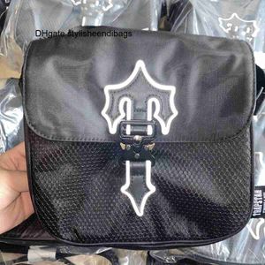 Cross Body Trapstar Irongate T Cross Body Bag 1.0 Noir / Réfléchissant / Bleu Designer NOUVEAU DANS L'EMBALLAGE Sacs à main Messenger pour hommes Envoi gratuit