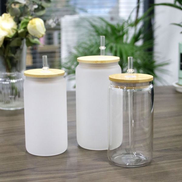 Tazas de cerveza de vidrio de sublimación con tapa de bambú Paja Espacios en blanco de bricolaje Vasos transparentes en forma de lata Vasos de transferencia de calor Cóctel de 15 oz Café helado Soda Whisky