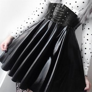 SUCHCUTE femmes jupes gothique Harajuku Bandage Faux cuir mode coréenne noir Mini plissé été fête Pu Saias 220401