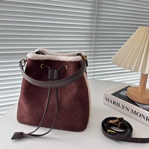 Bolso de gamuza Bolsos de cubo Diseñadores Bolso de mujer Bolso de hombro de invierno Bolso de peluche Monedero de compras de moda Bolsos cruzados para mujer 231025