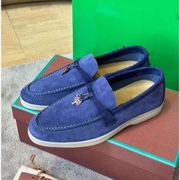 Suède casual schoenen voor mannen dames rond teen loafers mentale decor chic vrijetijdsschoenontwerper luxemerk flats glippen aan dikke enige trainers loro schoen