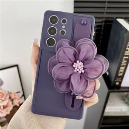 Convient pour Samsung S23 Ultra S22 + S21 S20 FE A54 14 24 A34 53 M14 M54 M34 F54 Fashion Flower Dragonne Silicone Phone Stand Cover 240102