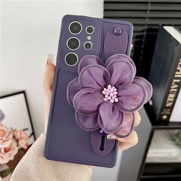 Convient pour Samsung S23 Ultra S22 + S21 S20 FE A54 14 24 A34 53 M14 M54 M34 F54 Fashion Flower Dragonne Silicone Phone Stand Cover 240102
