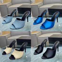 SUITE MUILETJES MET HAK IN CREPE SATIN Damespantoffels met hoge hakken Mode denim bovenste puntige open teen 10CM taps toelopende hak Zomer luxe Designer fabriek sexy sandalen 34-42