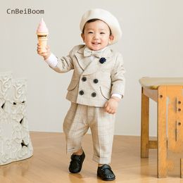 Abiti 2023 Arrivo Little Boy TuxedoWedding Party vestito del bambinoBaby Boys Beige 4 pezzi Set vestito ragazzi si vestono per 1 2 3 4 anni 230830