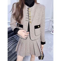 SUITS BLAZERS CE23 AUTUN / HIVER ROND COUP COUP + Jupe plissée Cashmere Set Fashion Filo's Fashion Sylevace Pocket Decoration