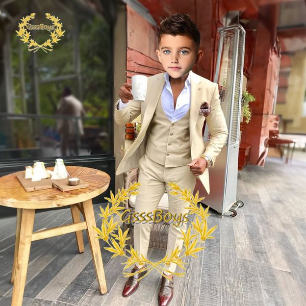 Costumes Garçons Costume De Mariage Smoking 3 Pièce Beige Veste Pantalon Gilet Enfants Personnalisé Blazer Ensemble Slim Fit Outfit Mode conjuntos de blazer 230802