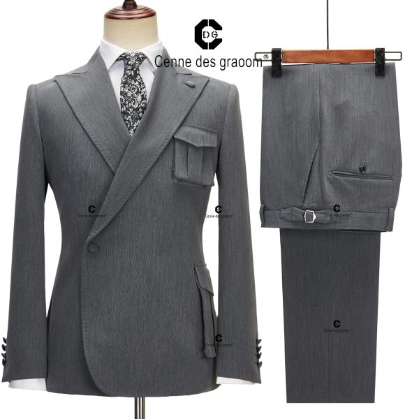 Trajes Cenne Des Graoom 2023 Nuevo diseño de abrigo Botón en el lado derecho Trajes de hombre Chaqueta y pantalones Conjunto de 2 piezas Vestido de novia gris Fiesta de padrino de boda