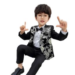 Trajes Niños Vestido formal Niños Chaqueta de flores Pantalones Bowtie 3PCS Traje de piano Niños Bronceado Espectáculo Anfitrión Guapo Traje de fotografíaHKD230704