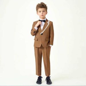 Pakken Childrens Formal Brown Pak Set Nieuwe Boy Host Piano Performance Birthday Photography Kids Blazer Pants Tie Outfit Y240516