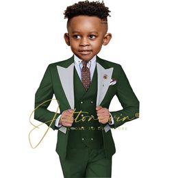 Trajes Traje verde oscuro para niños Fiesta formal Chaqueta Pantalones Chaleco 3 piezas 3-16 años Solapa plateada Boda Esmoquin Niños Blazer Niño SetHKD230704