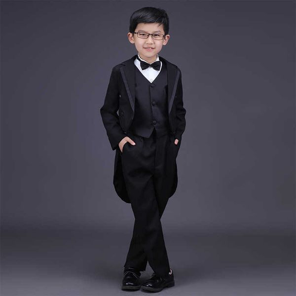 Costumes Angleterre Style Tuxedo Costumes Garçons Vêtements Ensemble Enfants Formel Mariage Blazer Manteau À Queue D'hirondelle Enfants Fête Noeud Papillon Vêtements 5PCS / SetHKD230704