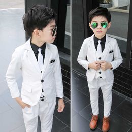 Pakken Bloem Jongens Witte Trouwjurk Pak Formele Kinderen Schoolfeest Doop Tuxedo Nieuwe Kinderdag Prestaties Schooluniform Kostuum H126HKD230704