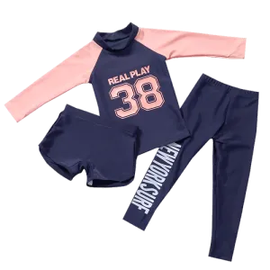 Pakken Girls 3 -piece zwempak Rash Guard Baden Pak Beachwear Kinderen Letters met lange mouwen Letters Print Top Shorts en broek Set badkleding