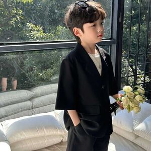 Costumes de haute qualité garçons Blazer costume ensemble été nouveau mince décontracté bébé garçon simple boutonnage coréen noir à manches courtes manteau + short 2 piècesHKD230704