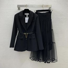 Costumes printemps et automne pour femmes, ensemble jupe à la mode, broche de ceinture, manteau avec taille élastique, maille Perspective, jupe plissée