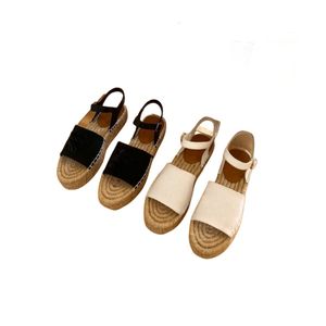 Zomer 2024 nieuwe stijl dikke zolen pure kleur casual retro Romeinse sandalen met open tenen met een breed scala aan high fashion eenvoudig met platte bodem Europa en de Verenigde Staten