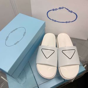 Zomer 23S Streetwear Slip op Sandalen schoenen reliëf driehoek rubberen dames mannen glijbanen flats paar heren strand slippers comfortwandeling wandelschoen 5321ess