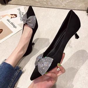 Été 545 Talons hauts féminins Bling Bowknot pointé à l'orteil à talon pour les femmes robes de fête dames talons aiguilles chaussures Slingbacks 230822 556